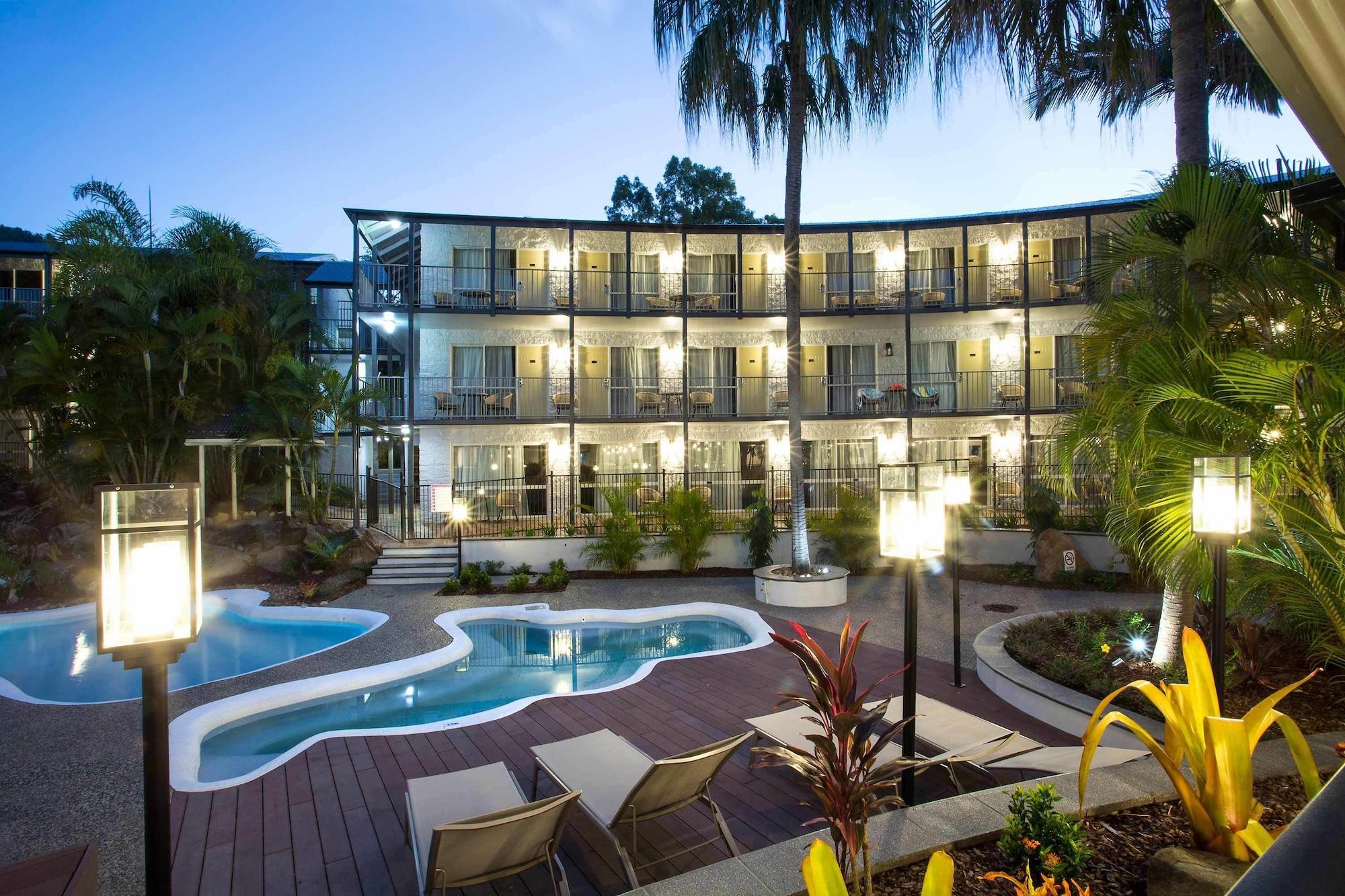 Mantra Club Croc Hotel Airlie Beach Exterior photo