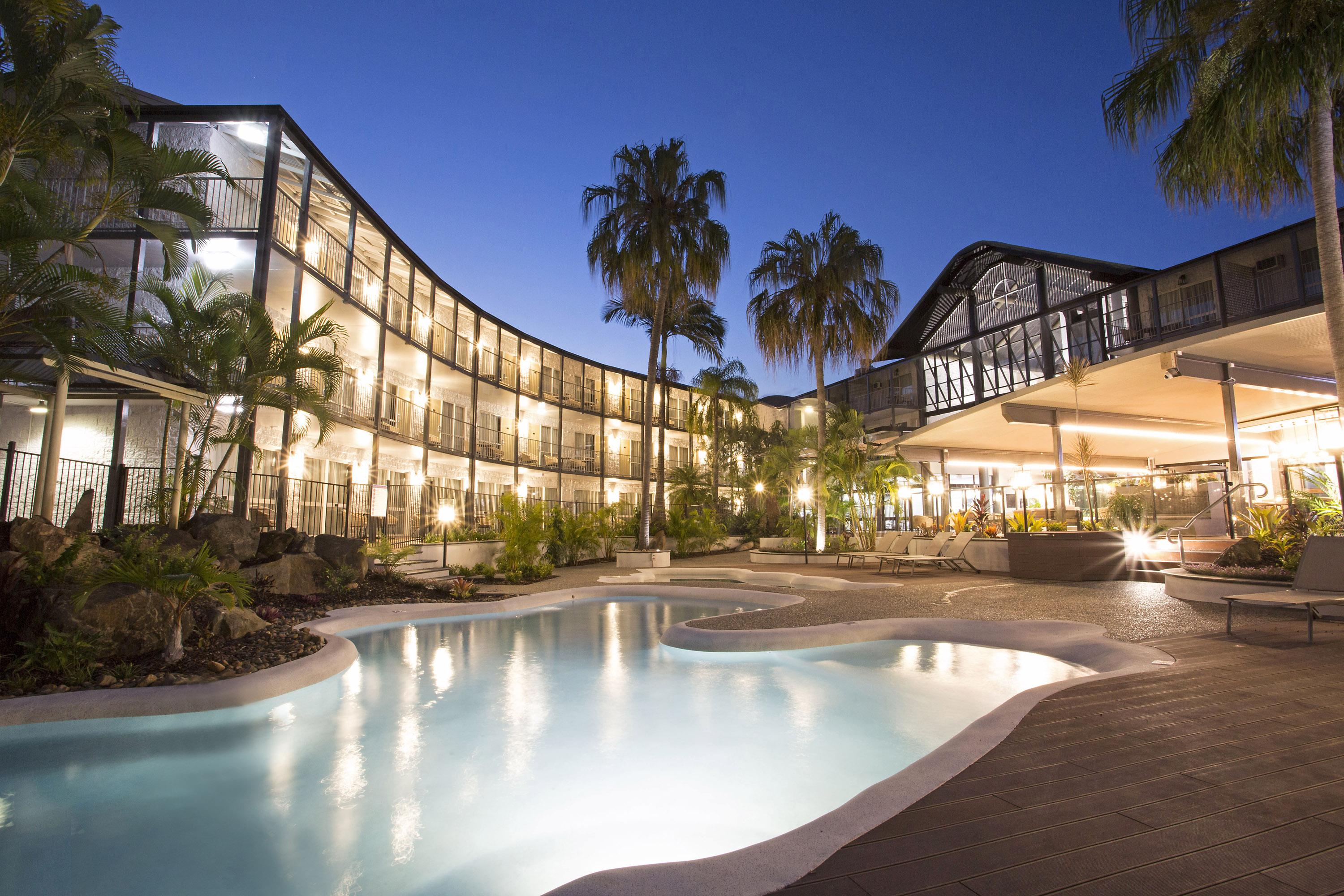 Mantra Club Croc Hotel Airlie Beach Exterior photo