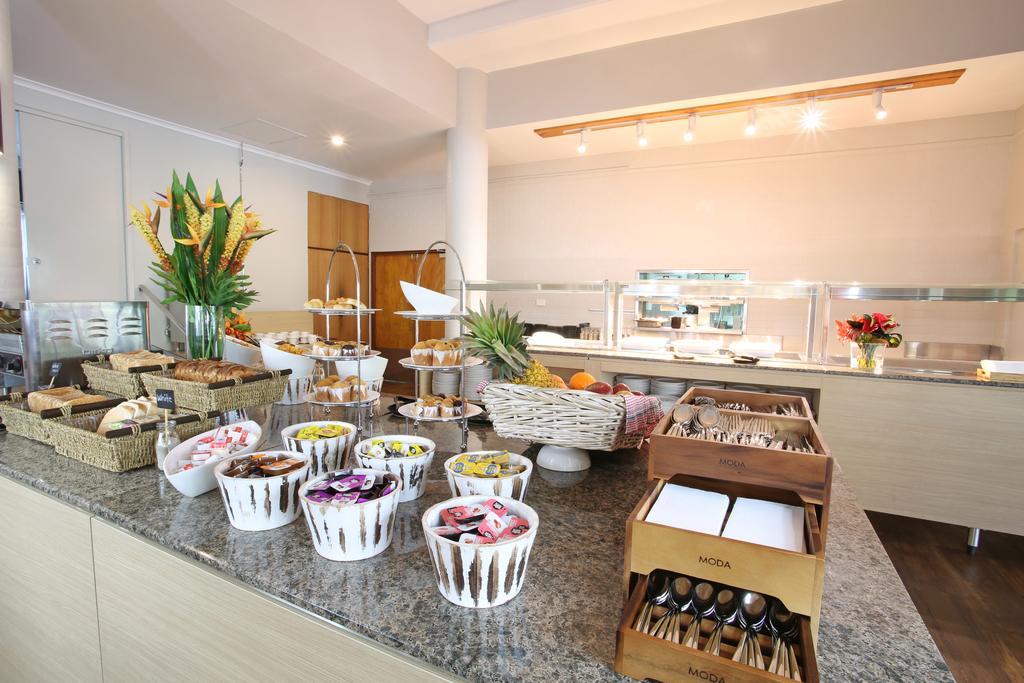 Mantra Club Croc Hotel Airlie Beach Exterior photo